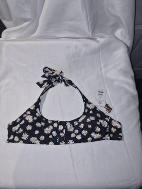 NEW W TAGS No Boundaries Black Halter Tank with White & Yellow Daisy Print